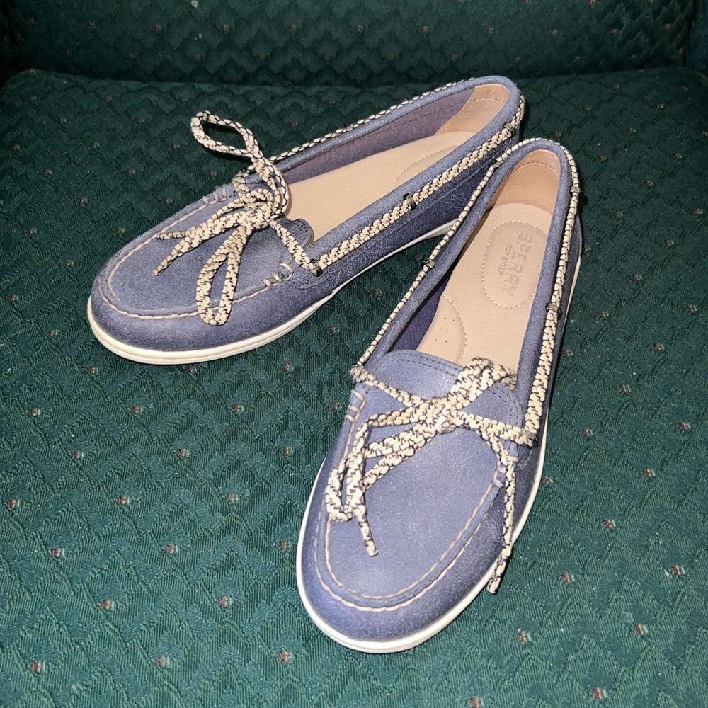 Women’s navy sperry shoes laced and leather